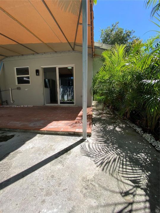 Recently Rented: $2,600 (2 beds, 1 baths, 900 Square Feet)