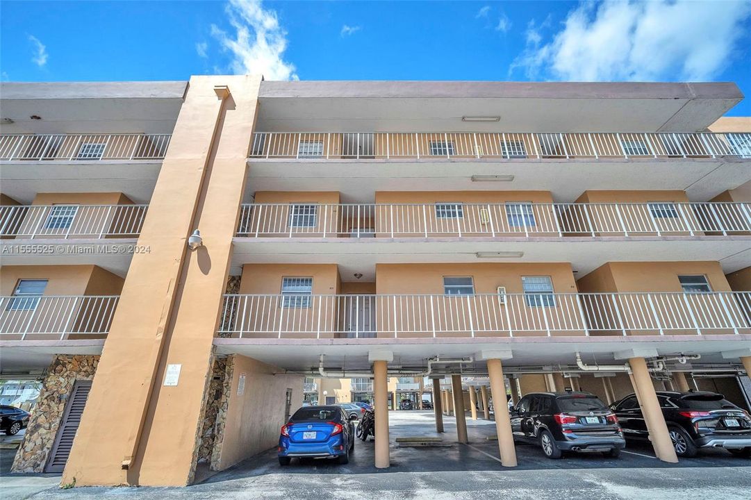Active With Contract: $160,000 (1 beds, 1 baths, 740 Square Feet)