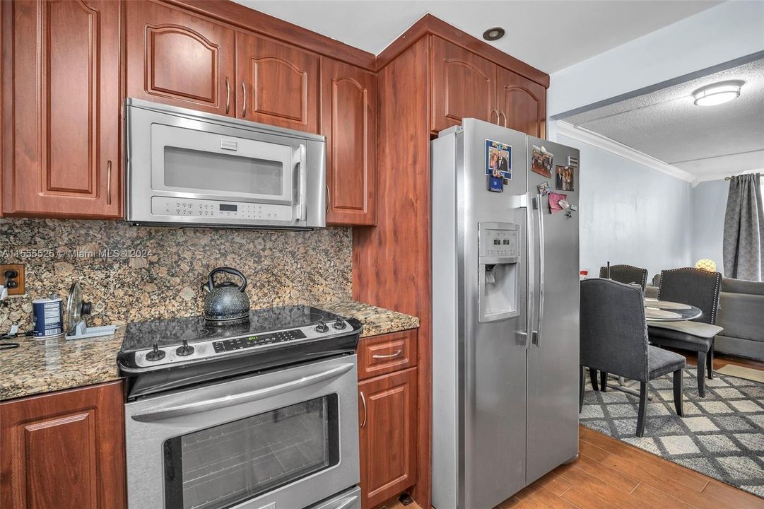 Active With Contract: $160,000 (1 beds, 1 baths, 740 Square Feet)