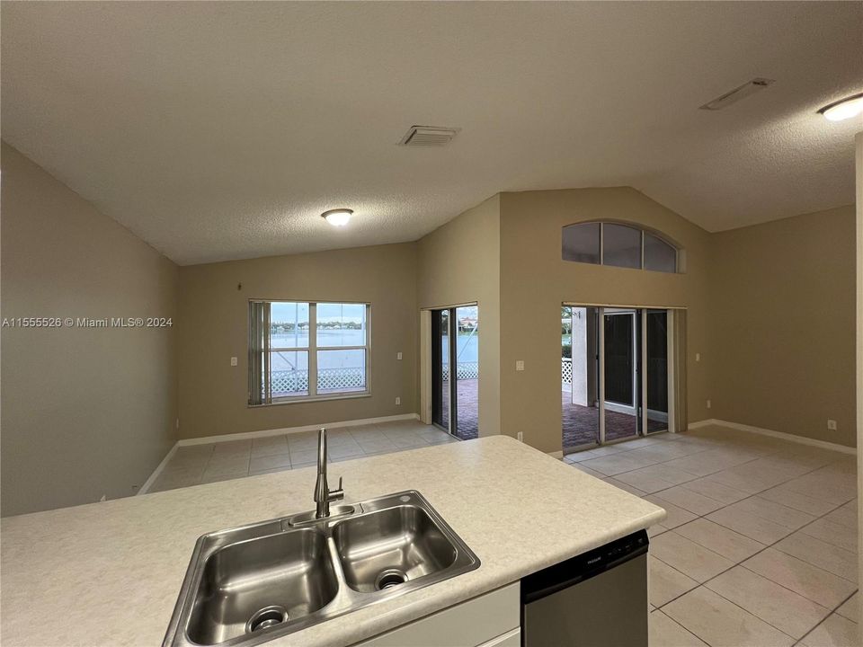 Active With Contract: $469,900 (3 beds, 2 baths, 1510 Square Feet)