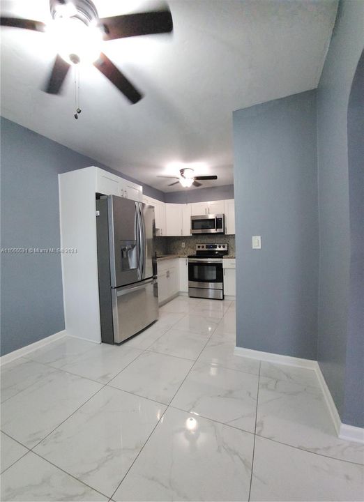 Active With Contract: $304,900 (1 beds, 1 baths, 657 Square Feet)
