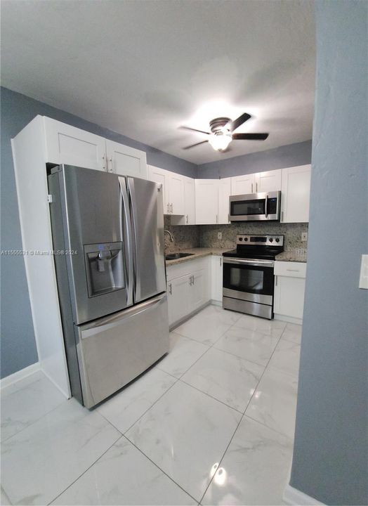 Active With Contract: $304,900 (1 beds, 1 baths, 657 Square Feet)