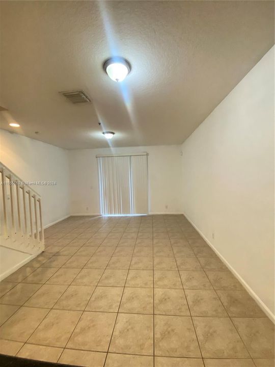 Recently Rented: $2,400 (3 beds, 2 baths, 2050 Square Feet)