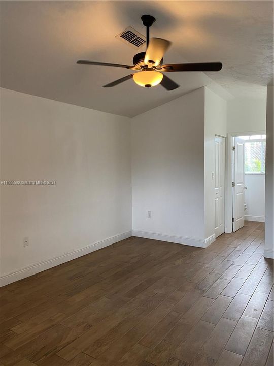 Recently Rented: $2,325 (3 beds, 2 baths, 1510 Square Feet)