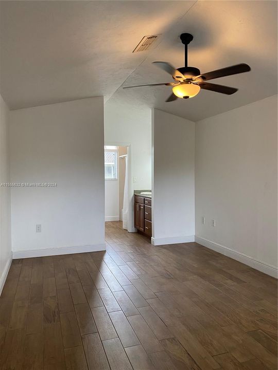 Recently Rented: $2,325 (3 beds, 2 baths, 1510 Square Feet)