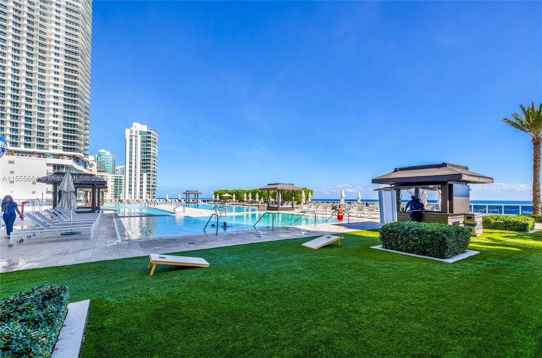 For Sale: $1,270,000 (2 beds, 2 baths, 1458 Square Feet)