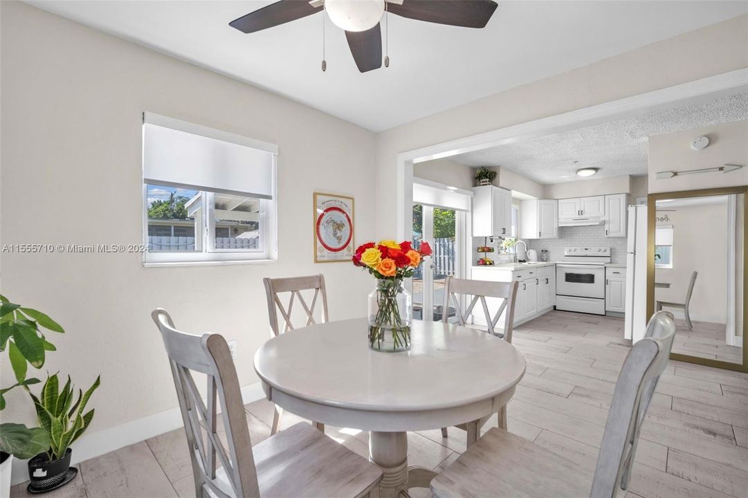 Active With Contract: $484,900 (3 beds, 2 baths, 1243 Square Feet)