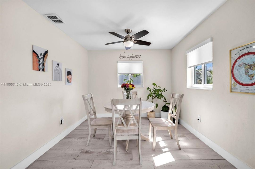 Active With Contract: $484,900 (3 beds, 2 baths, 1243 Square Feet)
