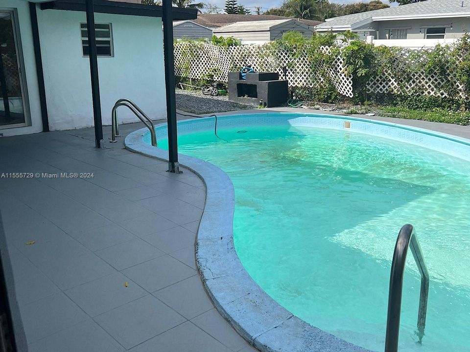 Backyard (Pool Aeaa)