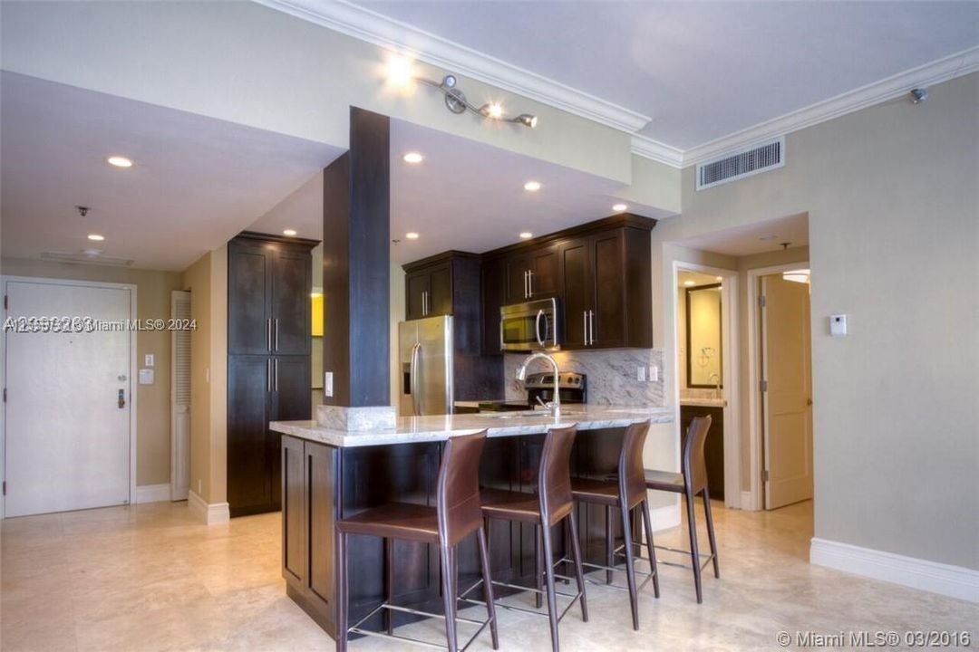 For Sale: $850,000 (1 beds, 1 baths, 1009 Square Feet)