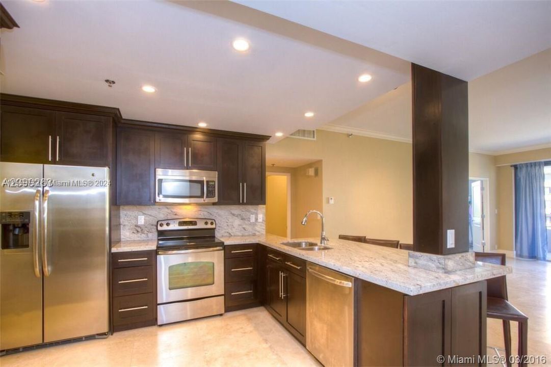 For Sale: $850,000 (1 beds, 1 baths, 1009 Square Feet)
