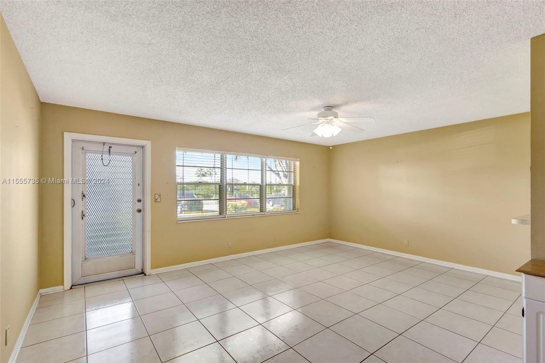 Active With Contract: $125,000 (1 beds, 1 baths, 646 Square Feet)