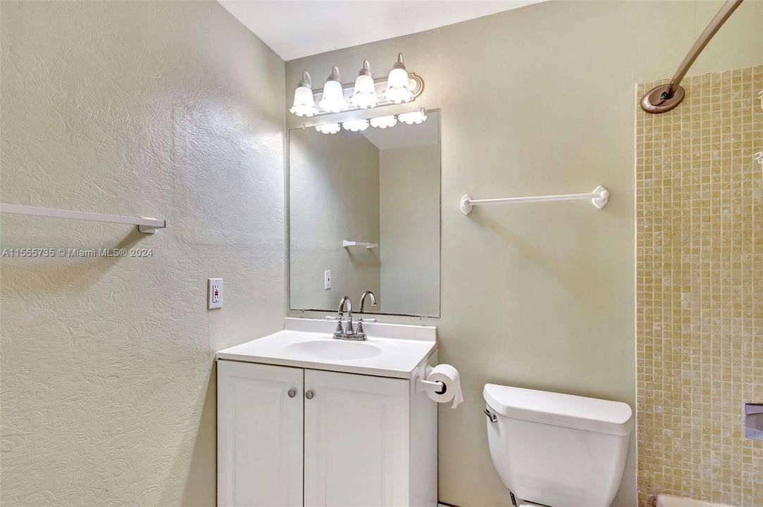 Active With Contract: $125,000 (1 beds, 1 baths, 646 Square Feet)