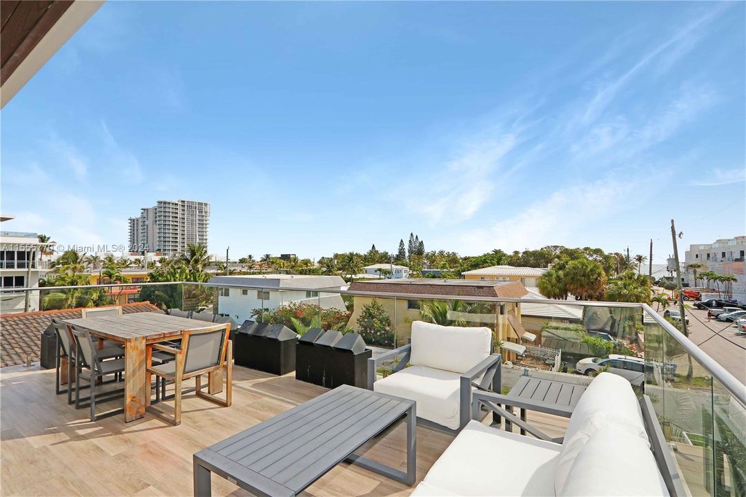 For Sale: $2,795,000 (4 beds, 3 baths, 2373 Square Feet)