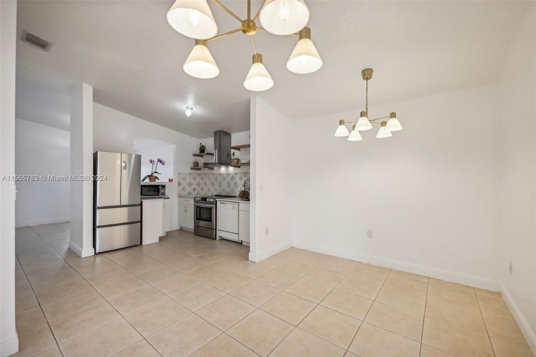 Active With Contract: $545,000 (4 beds, 2 baths, 1368 Square Feet)