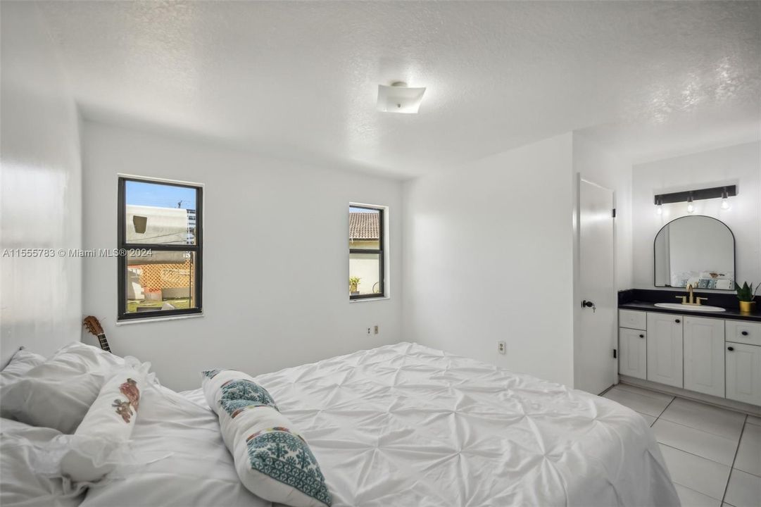 Active With Contract: $545,000 (4 beds, 2 baths, 1368 Square Feet)