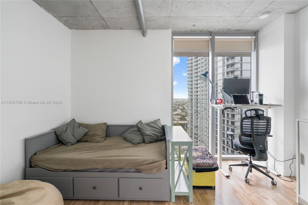 Recently Rented: $4,400 (3 beds, 2 baths, 1255 Square Feet)