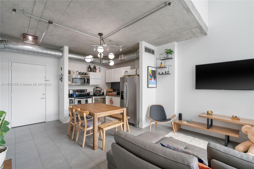 Recently Rented: $4,400 (3 beds, 2 baths, 1255 Square Feet)