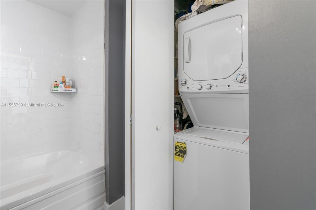 Recently Rented: $4,400 (3 beds, 2 baths, 1255 Square Feet)