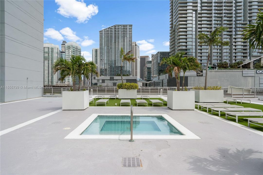 Recently Rented: $4,400 (3 beds, 2 baths, 1255 Square Feet)