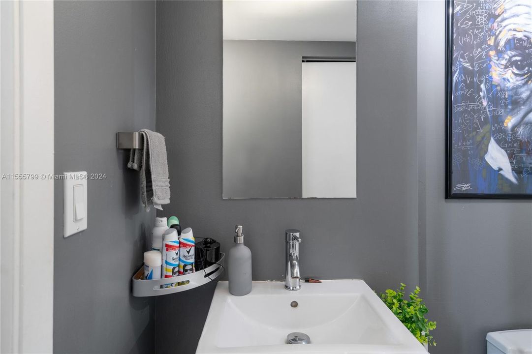 Recently Rented: $4,400 (3 beds, 2 baths, 1255 Square Feet)