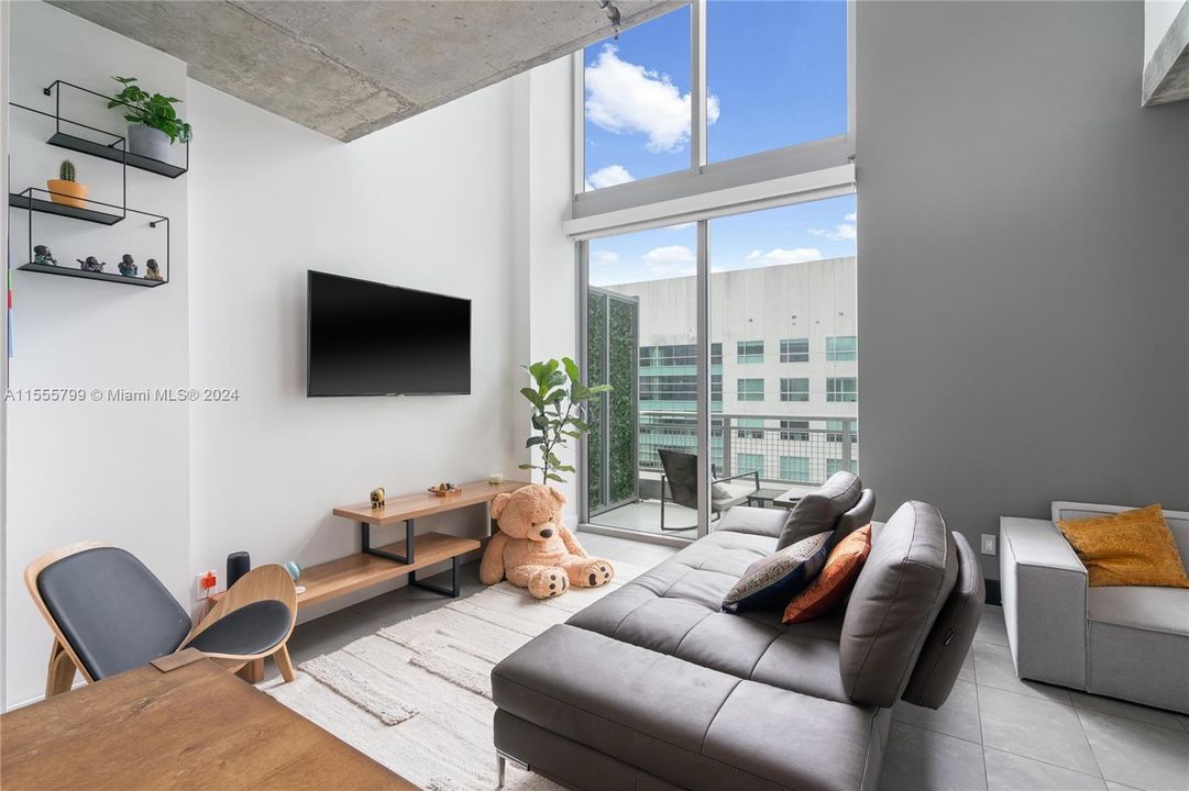 Recently Rented: $4,400 (3 beds, 2 baths, 1255 Square Feet)