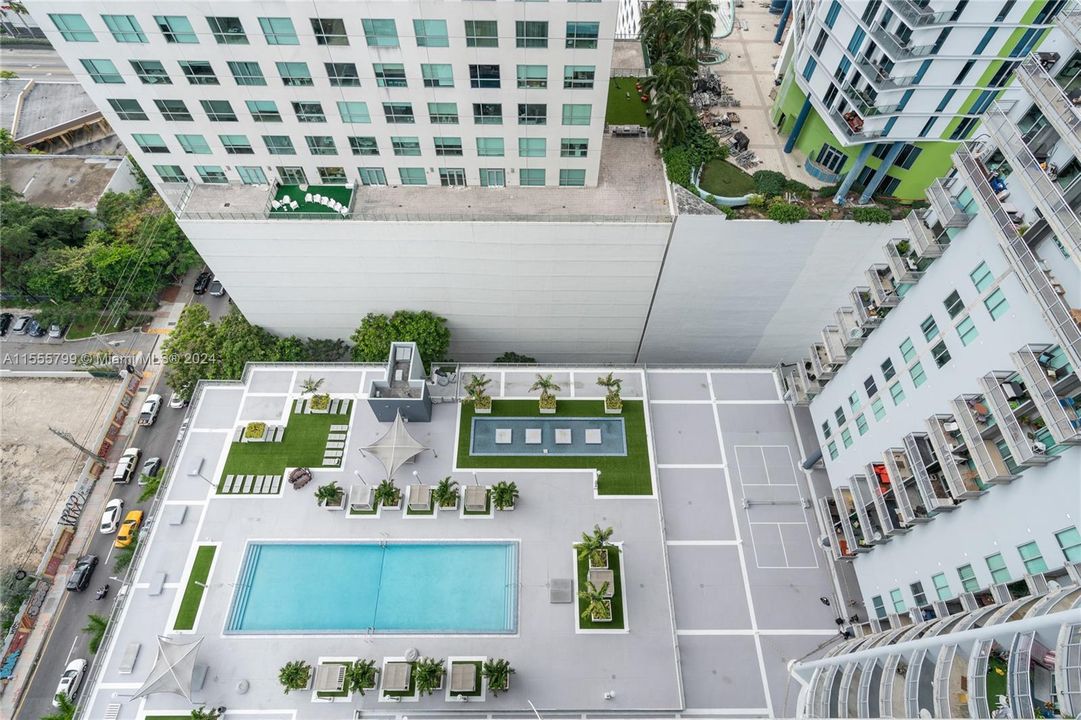 Recently Rented: $4,400 (3 beds, 2 baths, 1255 Square Feet)