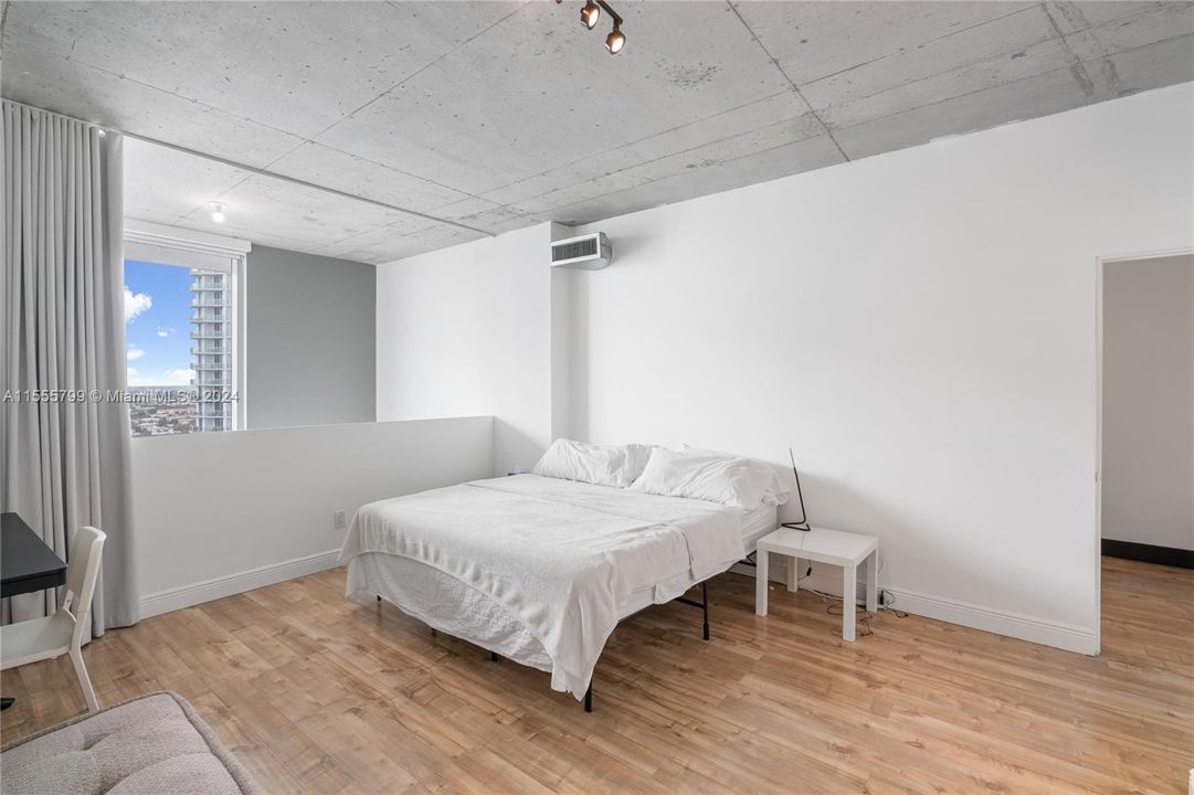 Recently Rented: $4,400 (3 beds, 2 baths, 1255 Square Feet)