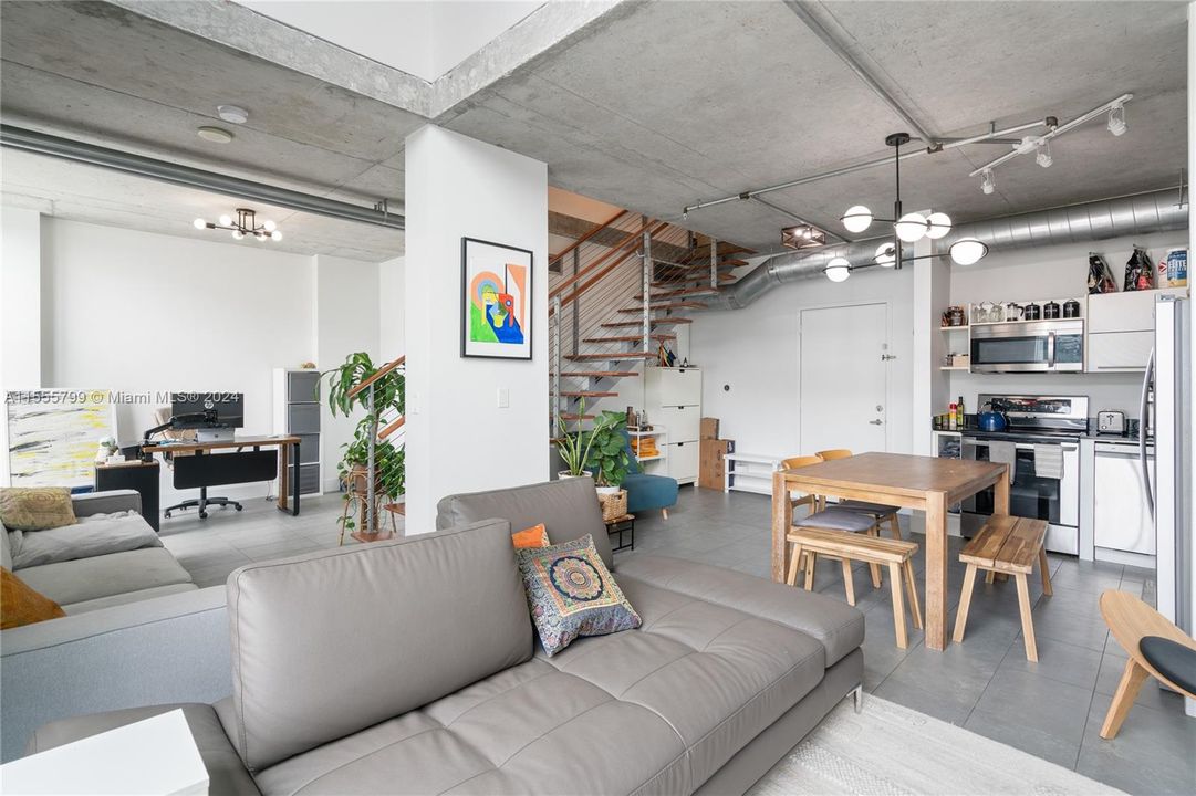 Recently Rented: $4,400 (3 beds, 2 baths, 1255 Square Feet)