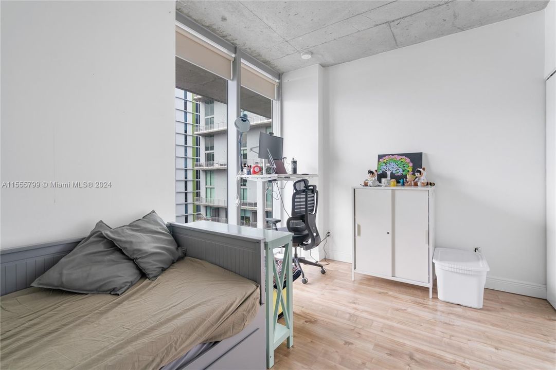 Recently Rented: $4,400 (3 beds, 2 baths, 1255 Square Feet)