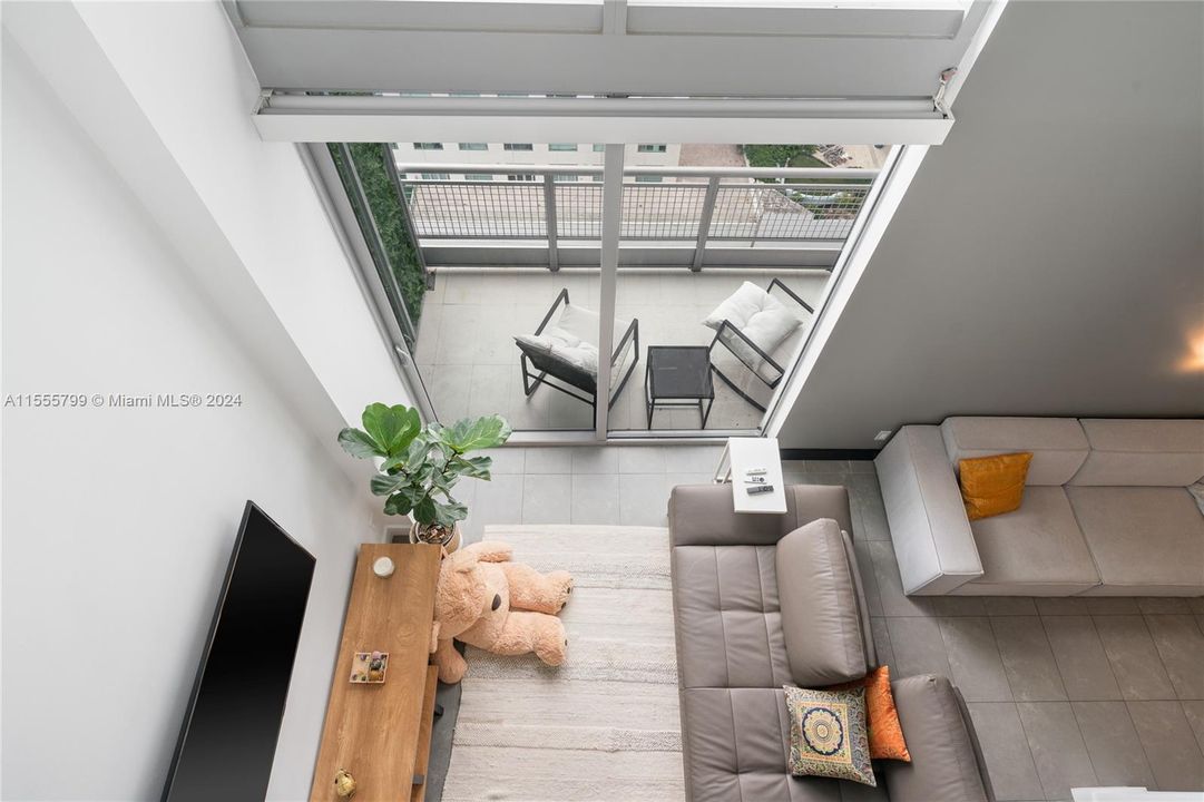 Recently Rented: $4,400 (3 beds, 2 baths, 1255 Square Feet)