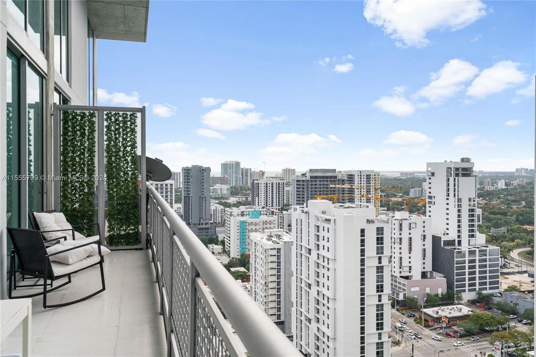 Recently Rented: $4,400 (3 beds, 2 baths, 1255 Square Feet)