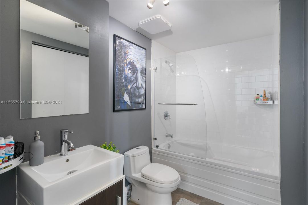 Recently Rented: $4,400 (3 beds, 2 baths, 1255 Square Feet)