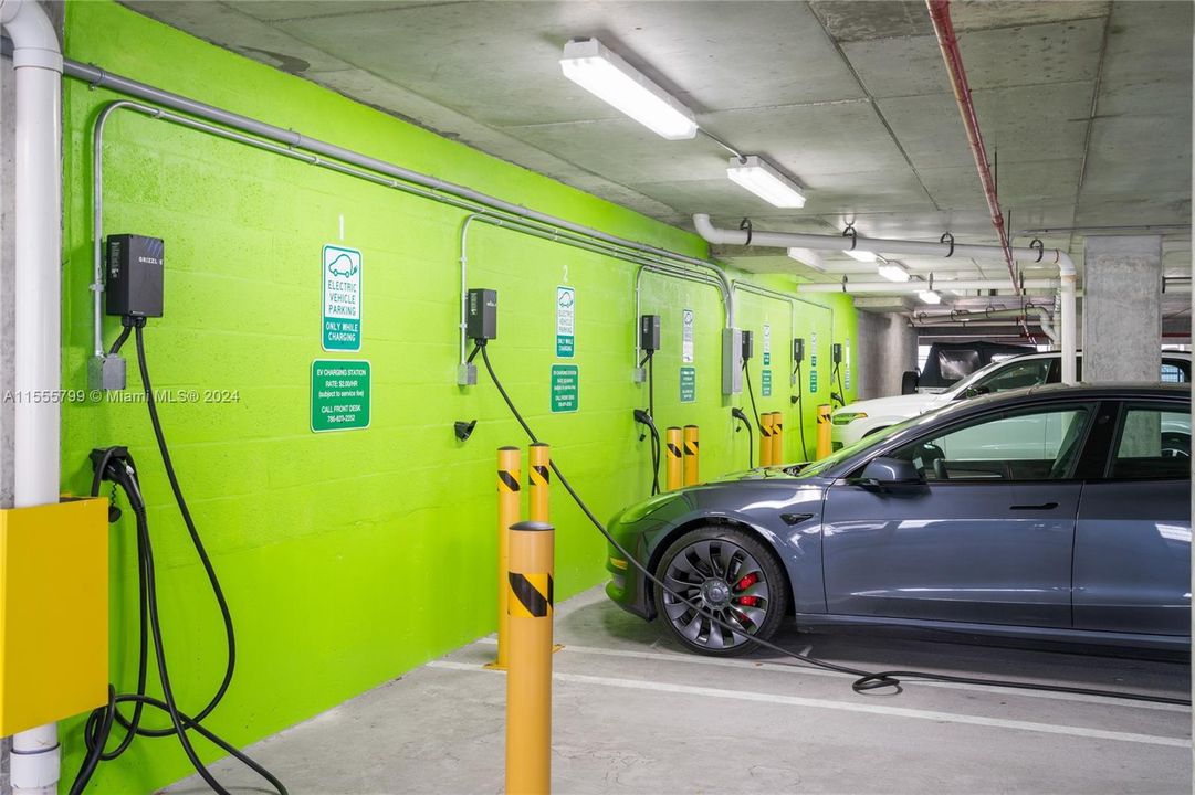 Recently Rented: $4,400 (3 beds, 2 baths, 1255 Square Feet)