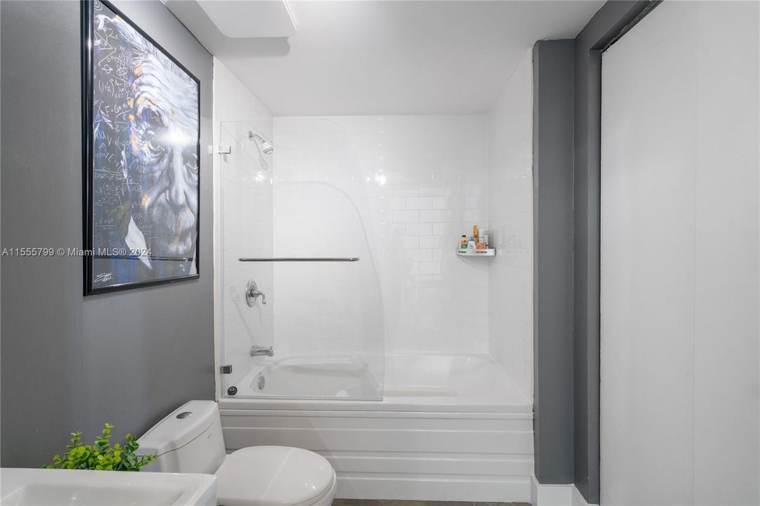 Recently Rented: $4,400 (3 beds, 2 baths, 1255 Square Feet)