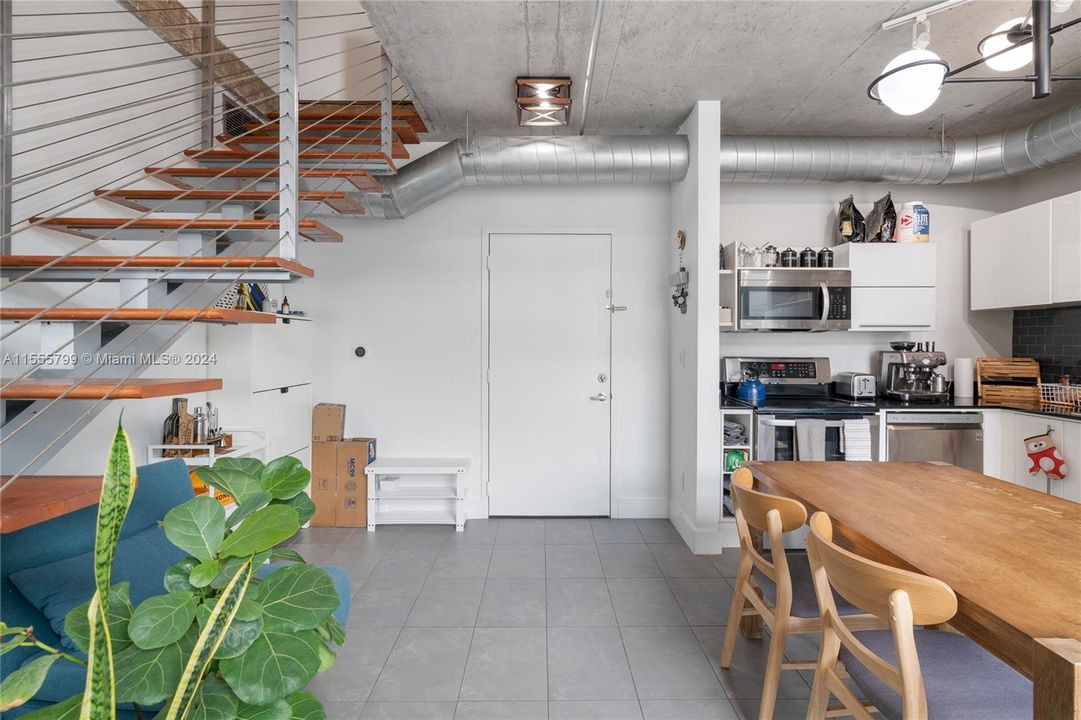 Recently Rented: $4,400 (3 beds, 2 baths, 1255 Square Feet)