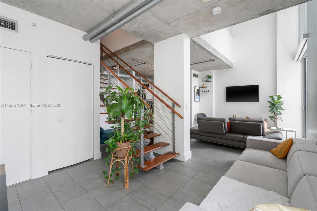 Recently Rented: $4,400 (3 beds, 2 baths, 1255 Square Feet)