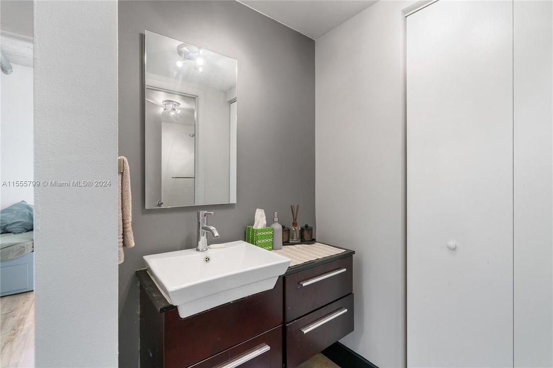 Recently Rented: $4,400 (3 beds, 2 baths, 1255 Square Feet)