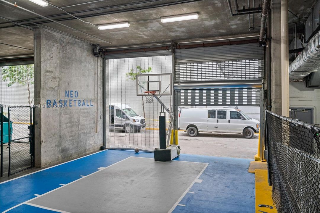 Recently Rented: $4,400 (3 beds, 2 baths, 1255 Square Feet)