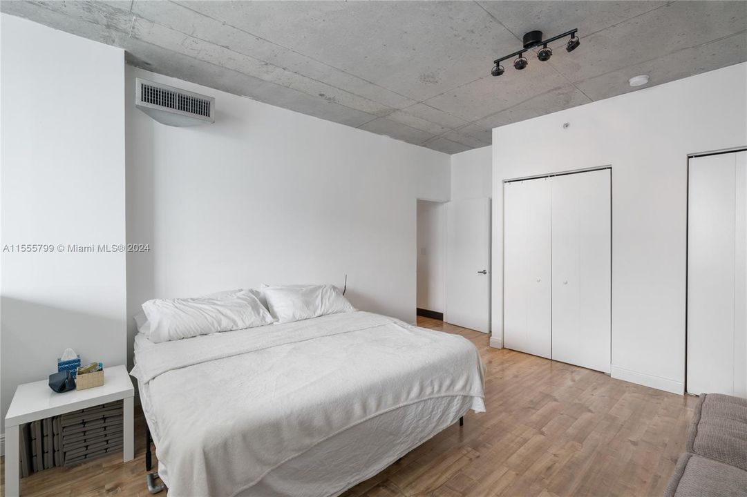 Recently Rented: $4,400 (3 beds, 2 baths, 1255 Square Feet)