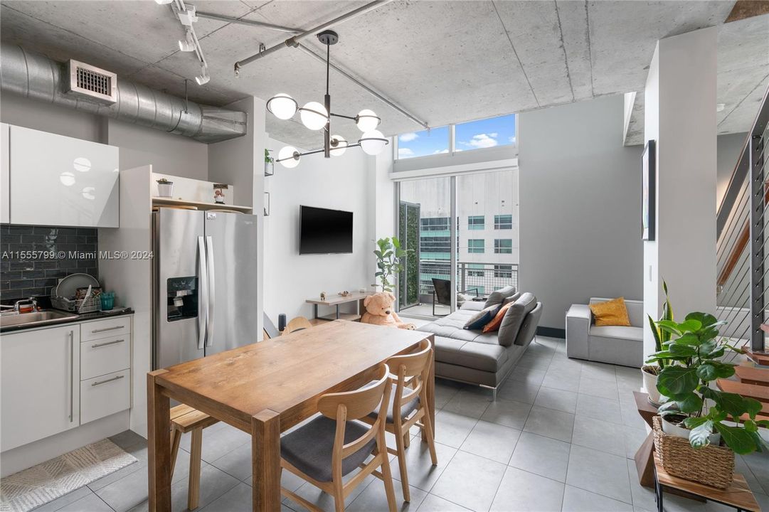 Recently Rented: $4,400 (3 beds, 2 baths, 1255 Square Feet)