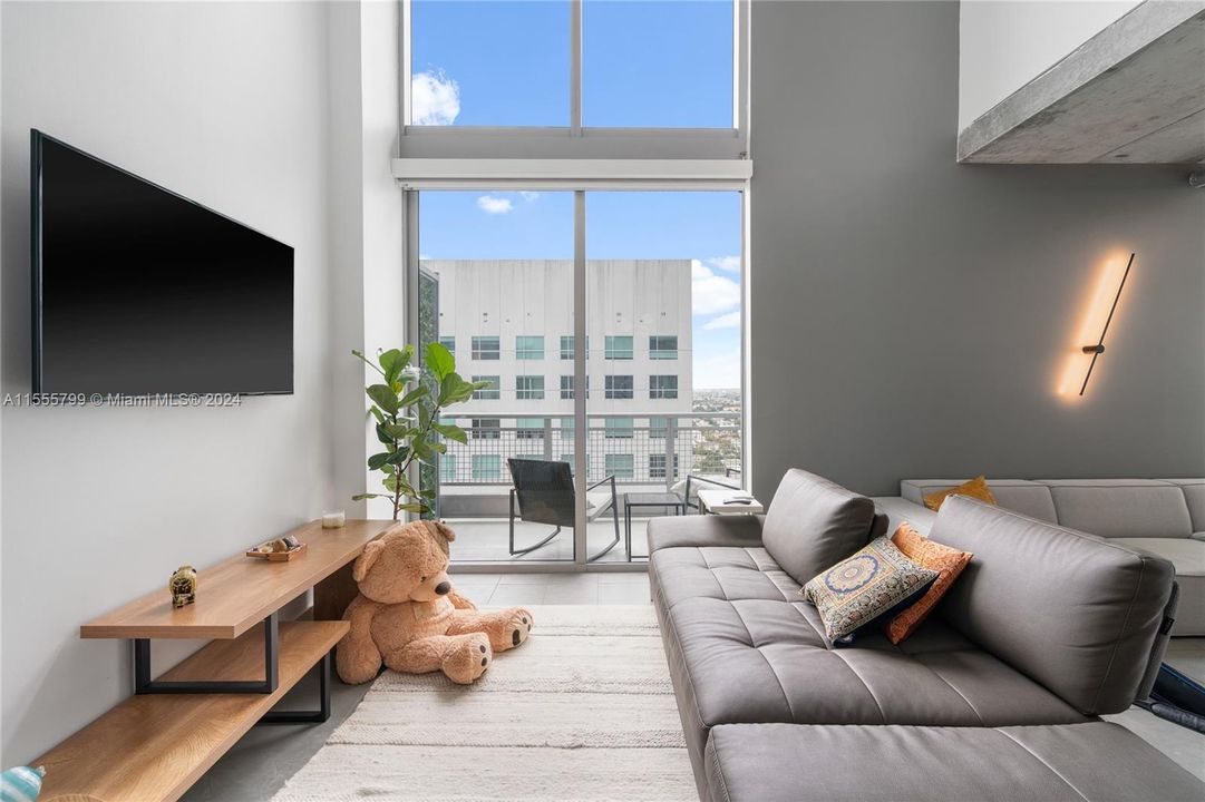 Recently Rented: $4,400 (3 beds, 2 baths, 1255 Square Feet)