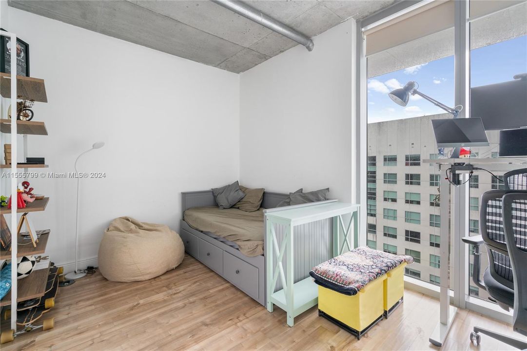 Recently Rented: $4,400 (3 beds, 2 baths, 1255 Square Feet)