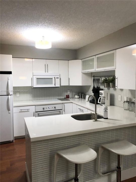 Recently Rented: $2,200 (1 beds, 1 baths, 743 Square Feet)