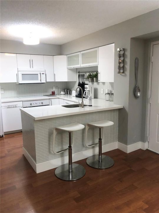 Recently Rented: $2,200 (1 beds, 1 baths, 743 Square Feet)