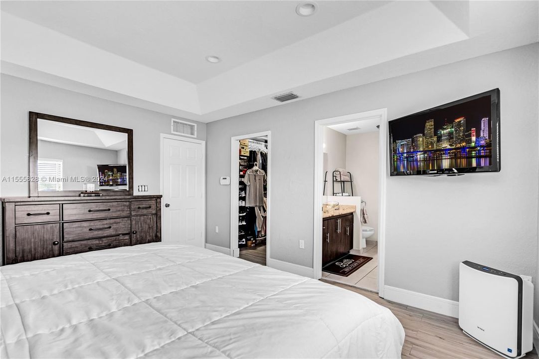 Active With Contract: $494,000 (3 beds, 2 baths, 1812 Square Feet)