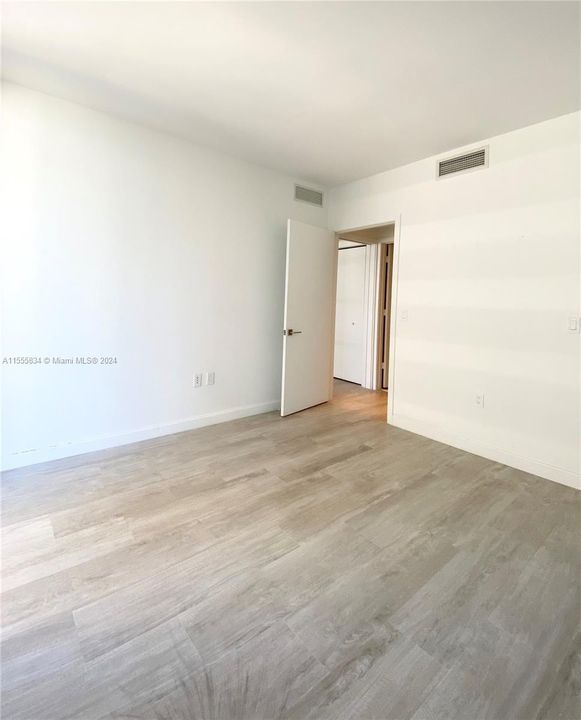 Active With Contract: $535,000 (1 beds, 1 baths, 609 Square Feet)