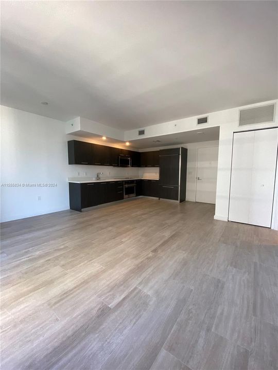 Active With Contract: $535,000 (1 beds, 1 baths, 609 Square Feet)