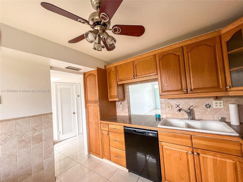 Recently Sold: $159,000 (1 beds, 1 baths, 898 Square Feet)