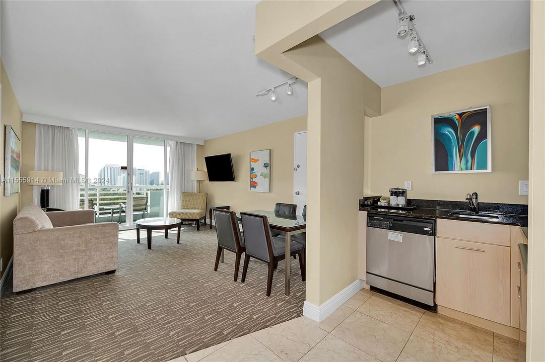 Active With Contract: $229,000 (1 beds, 1 baths, 548 Square Feet)
